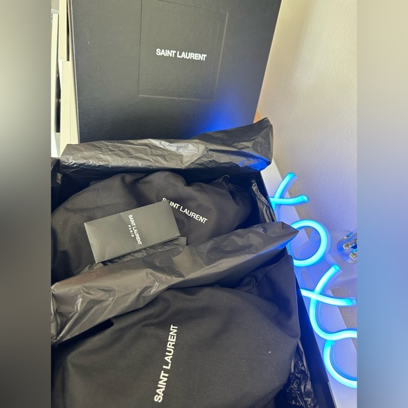 YSL Heels - CASSANDRA SANDALS IN PATENT LEATHER - Picture 5 of 10